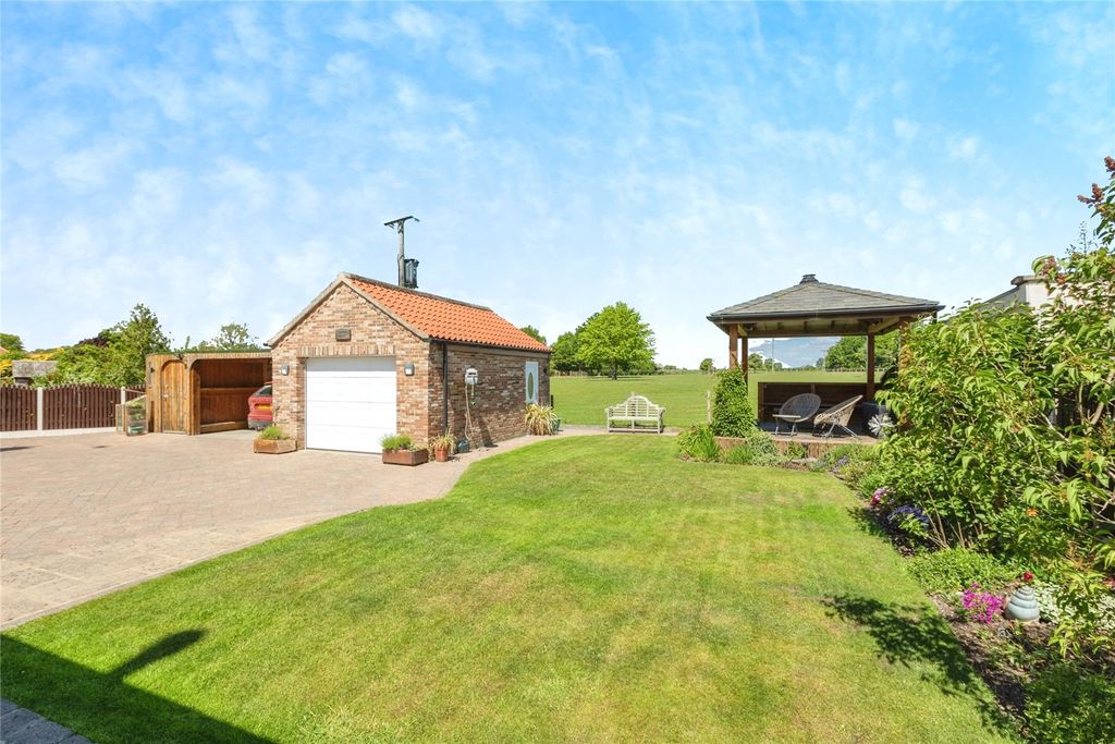 Property photo 3 of 21 Rear Garden