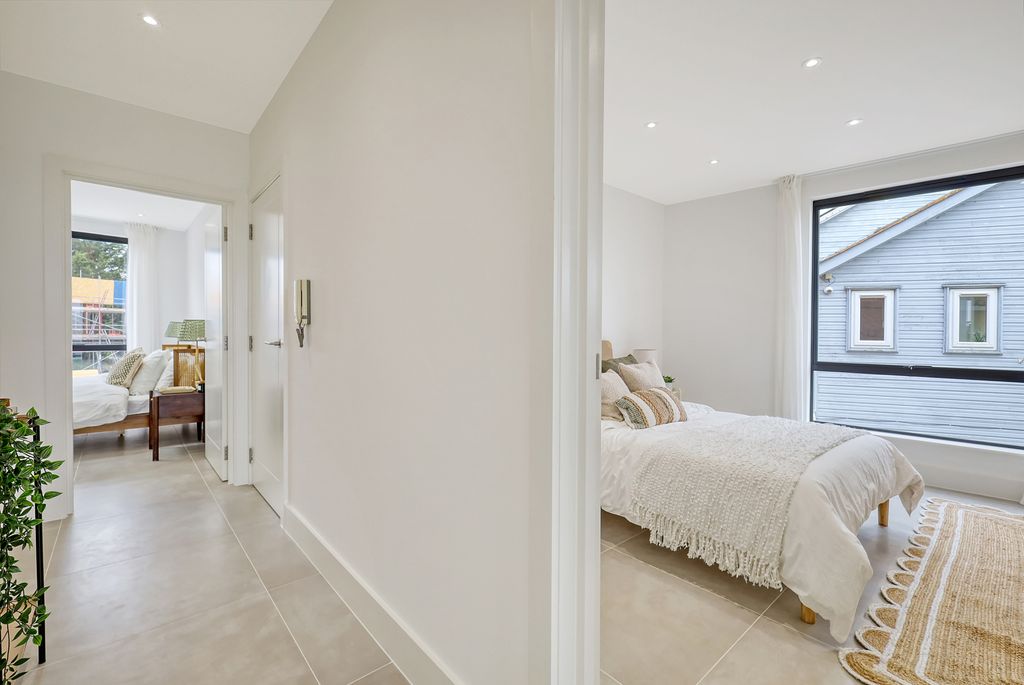 Property photo 3 of 36 Gallery