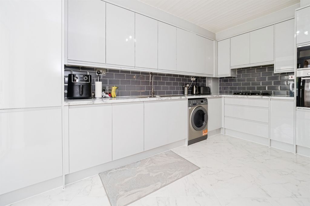 Additional image 6 of 5 bed detached house for saleBetterton Road, Rainham RM13
