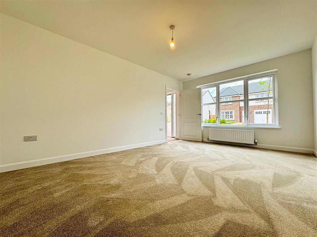 Property photo 3 of 21 Lounge