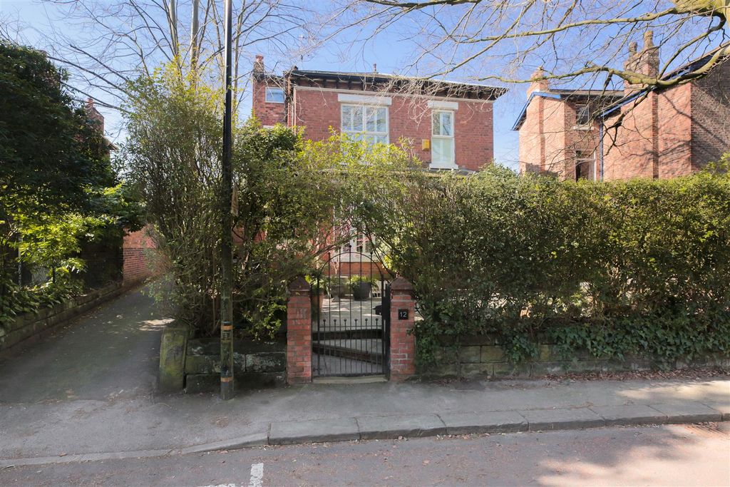 Property photo 1 of 28