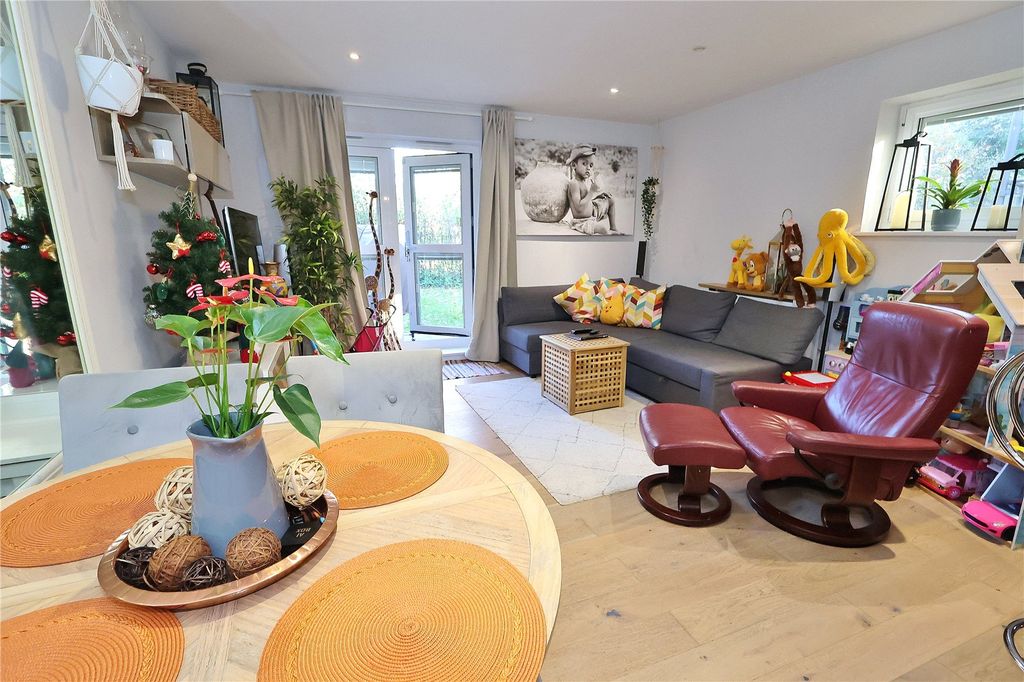 Property photo 2 of 10 Picture No. 12