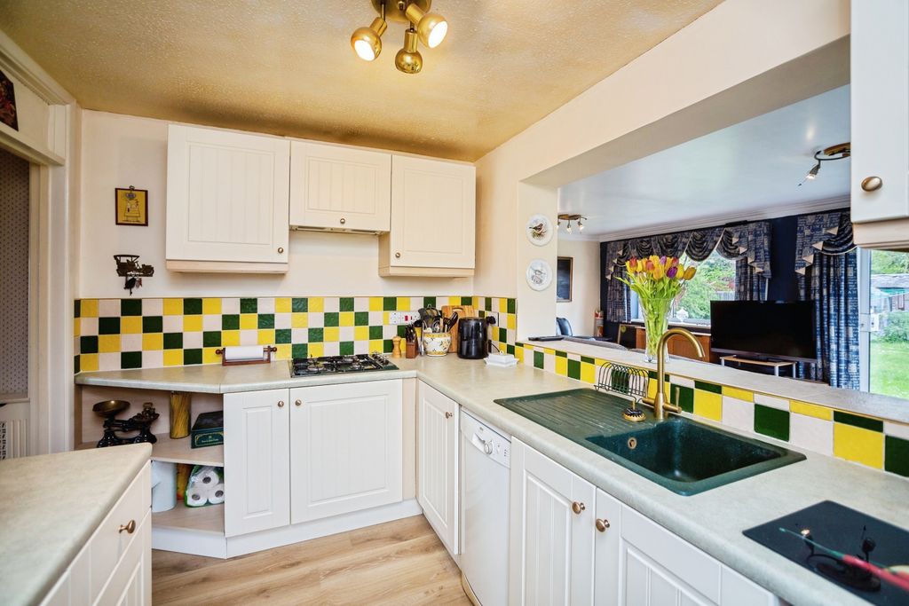 Property photo 3 of 15 Kitchen