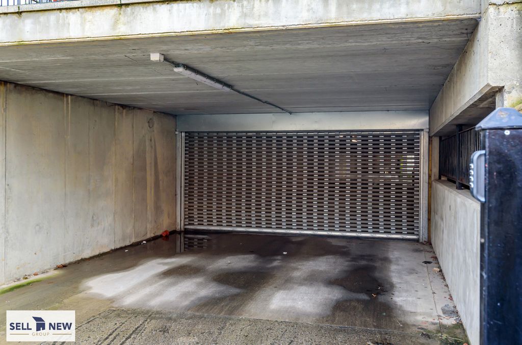 Property photo 3 of 16 Gates