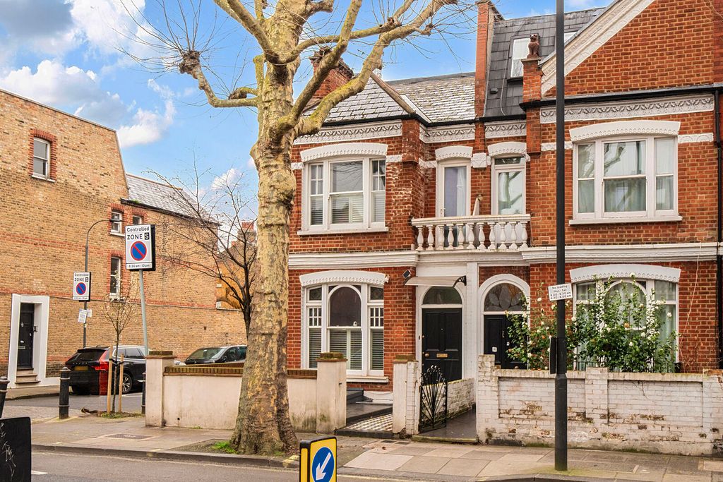 Property photo 2 of 32