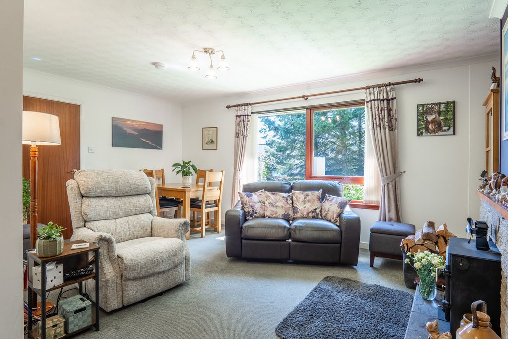 Property photo 3 of 44