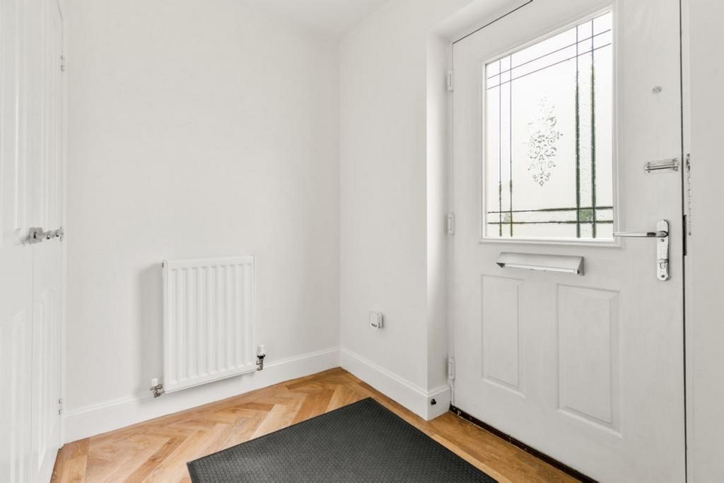 Property photo 2 of 28