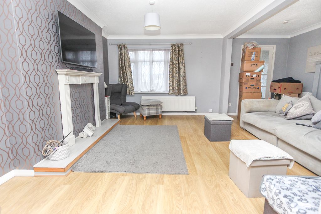 Property photo 2 of 12 Lounge