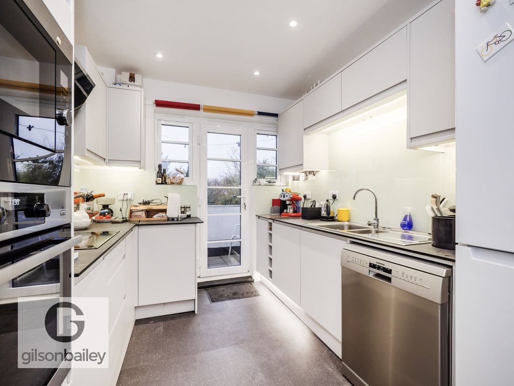 Property photo 2 of 17 3-8Bracondalecourt-5