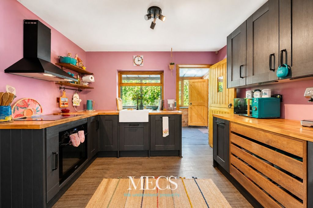 Property photo 3 of 17 4991304