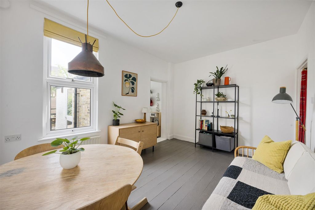 Property photo 3 of 34 Colston Road, E7