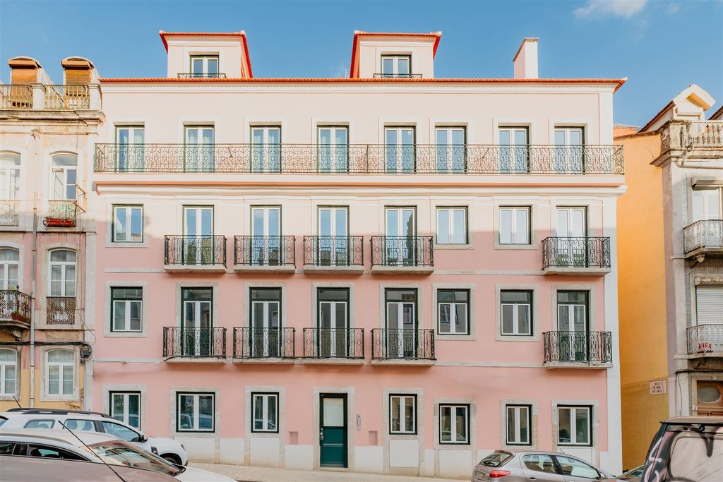 Property photo 1 of 39 2-Bedroom Apartment With Active Rental Contract And Private Parking | Lisbon