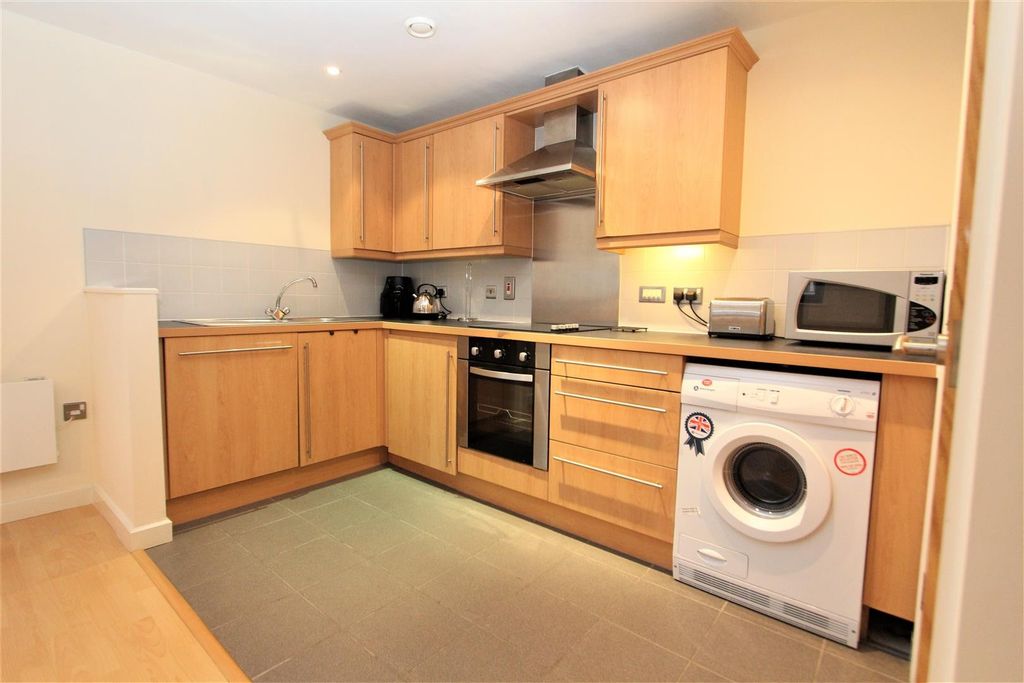 Property photo 2 of 9 Modern Fitted Kitchen With Essential Appliances...