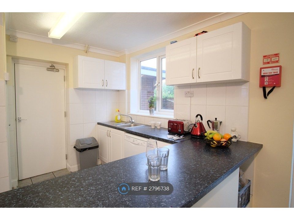 Property photo 3 of 12 Kitchen