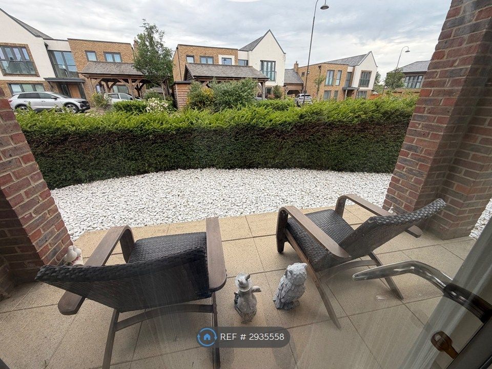 Property photo 2 of 27 Sitting Area (Outside)