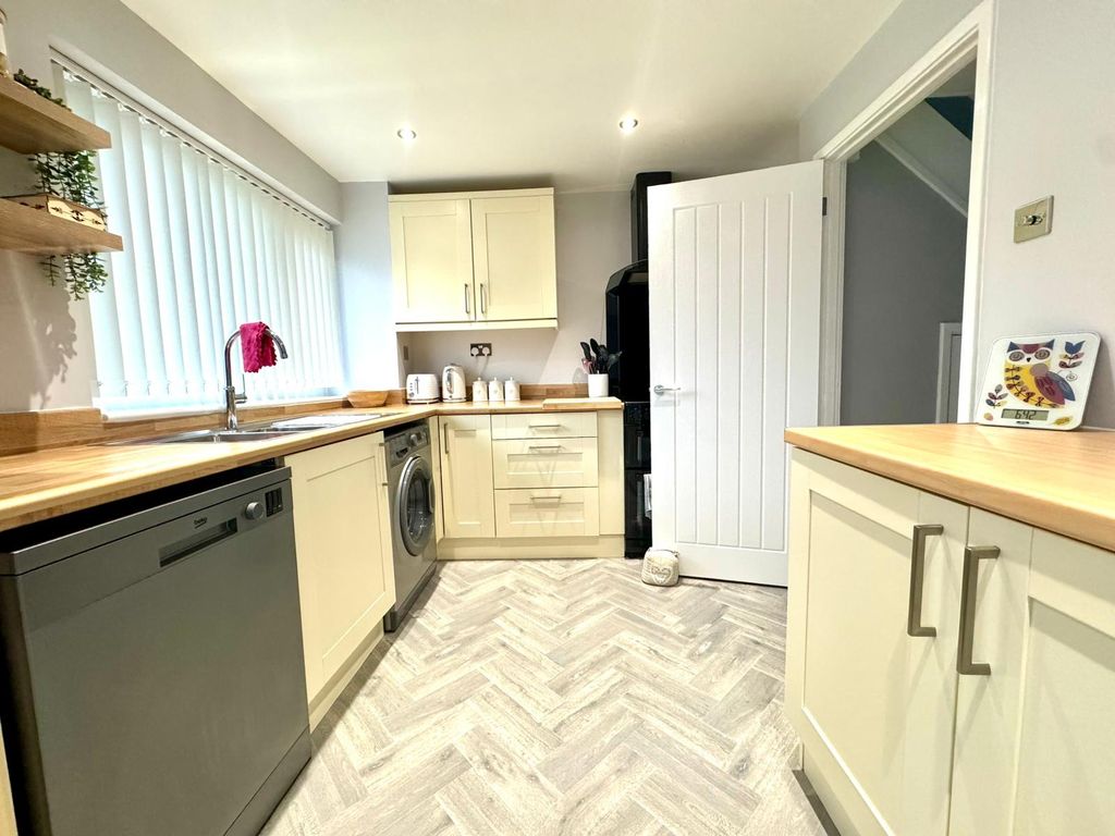 Property photo 2 of 19 Kitchen / Diner