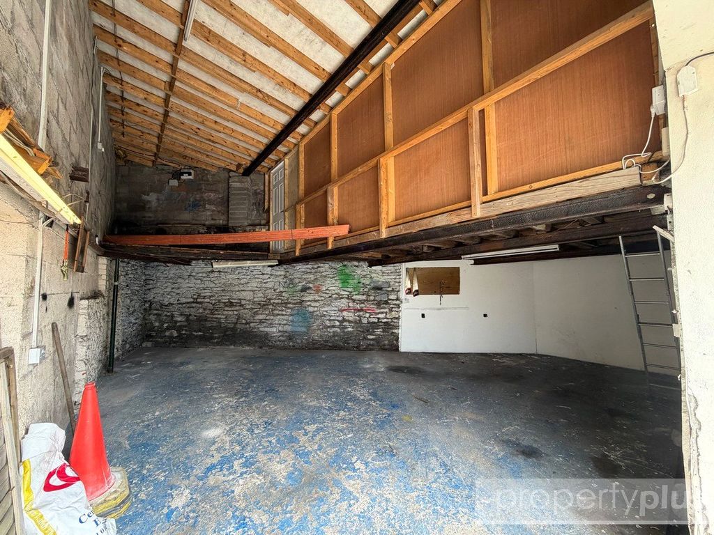 Property photo 2 of 8 Picture No. 01