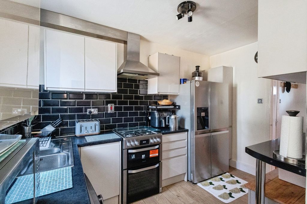 Property photo 3 of 22 Pbox-Img.Jpg