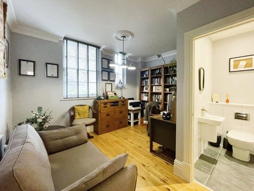Property photo 2 of 19 Picture No. 01