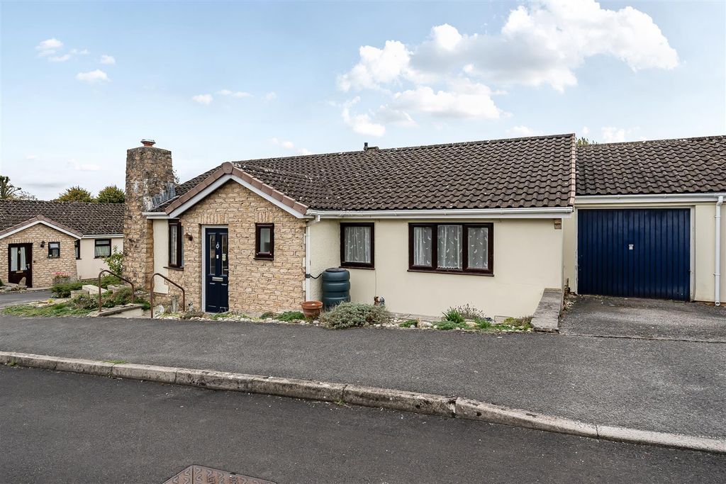 Property photo 1 of 15 1365643-19-68E921203c944.Jpg