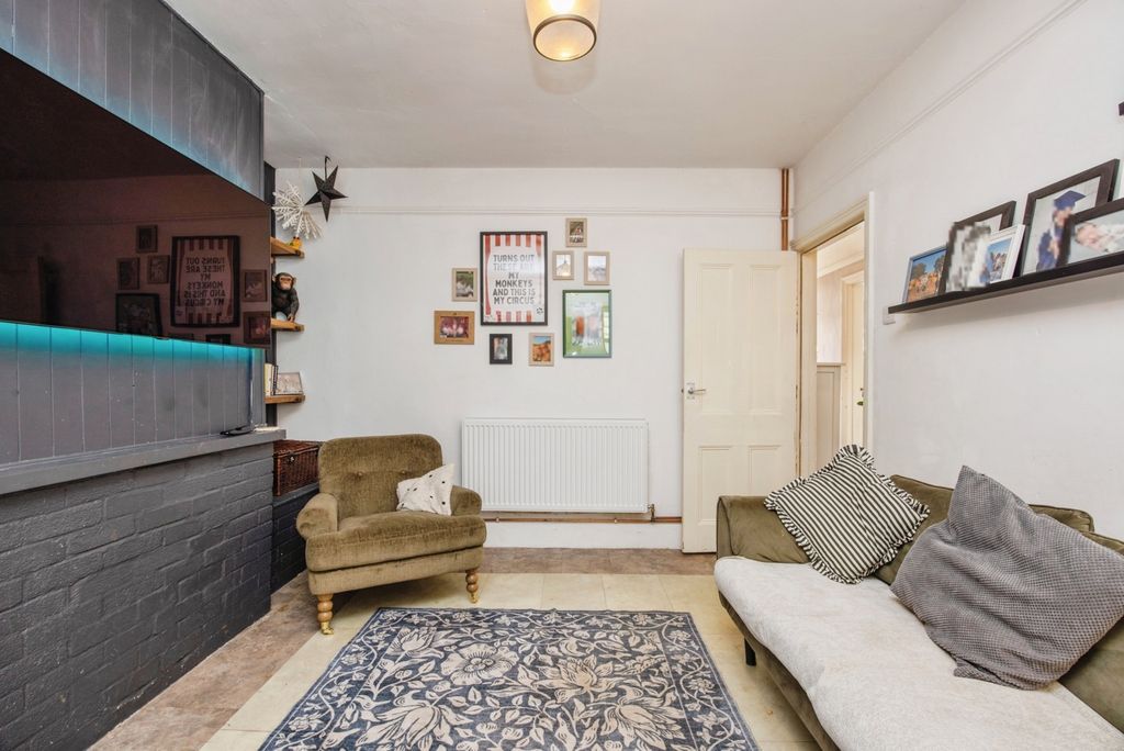 Property photo 2 of 12 Photo