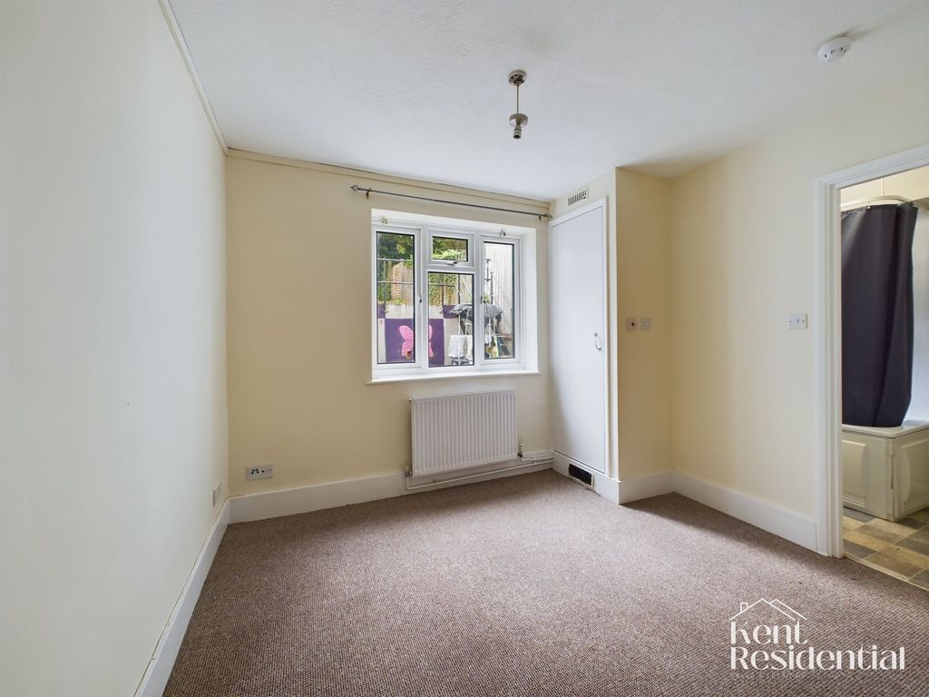 Property photo 2 of 6 Photo 10