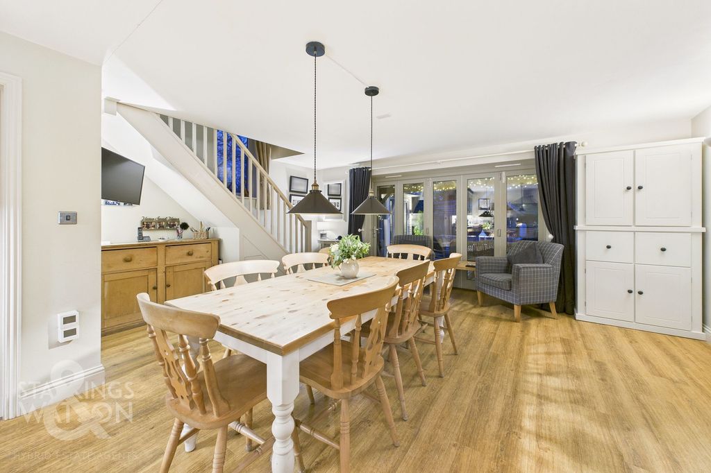 Property photo 3 of 34