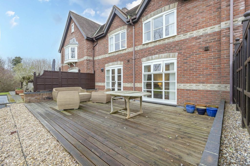 Property photo 1 of 26