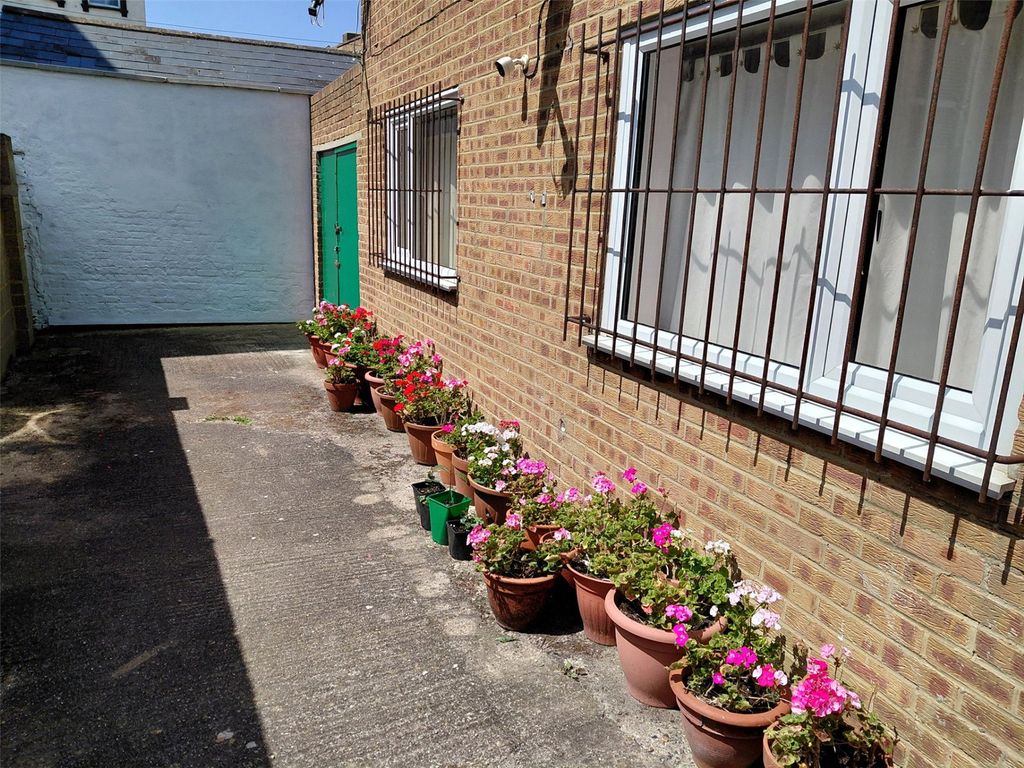 Property photo 1 of 8 Picture No. 11