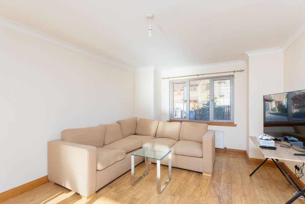 Property photo 3 of 28