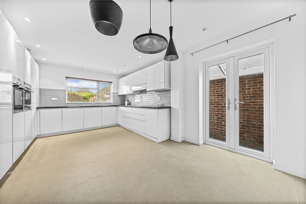 Property photo 2 of 19 Picture No. 10