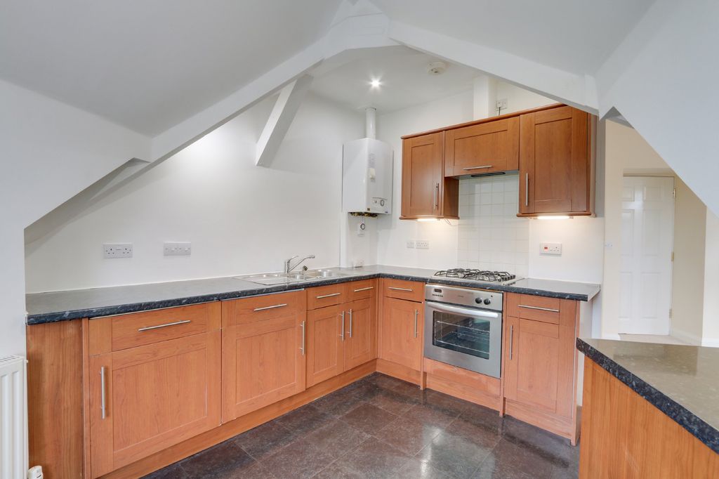 Property photo 3 of 10 Kitchen