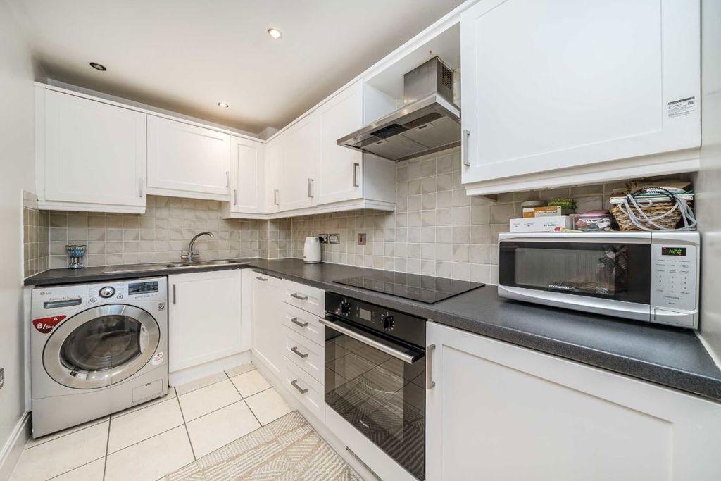 Property photo 3 of 6