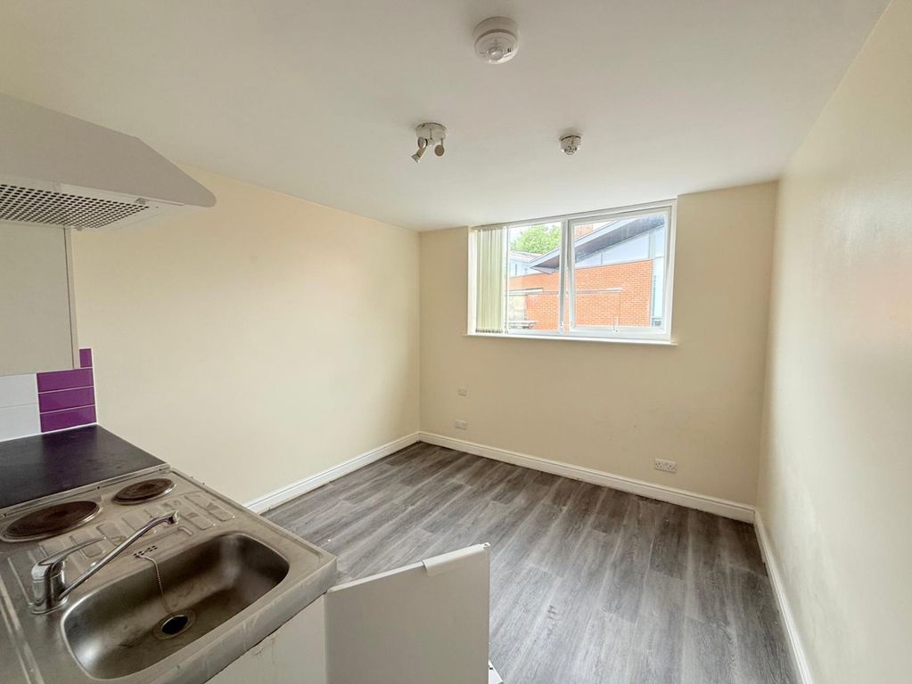 Property photo 3 of 14 A Bright And Tidy Kitchen Space Featuring Modern l...