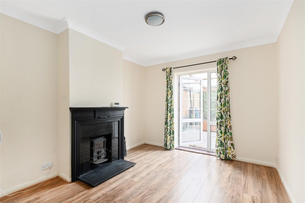 Property photo 3 of 12 Martin Way
