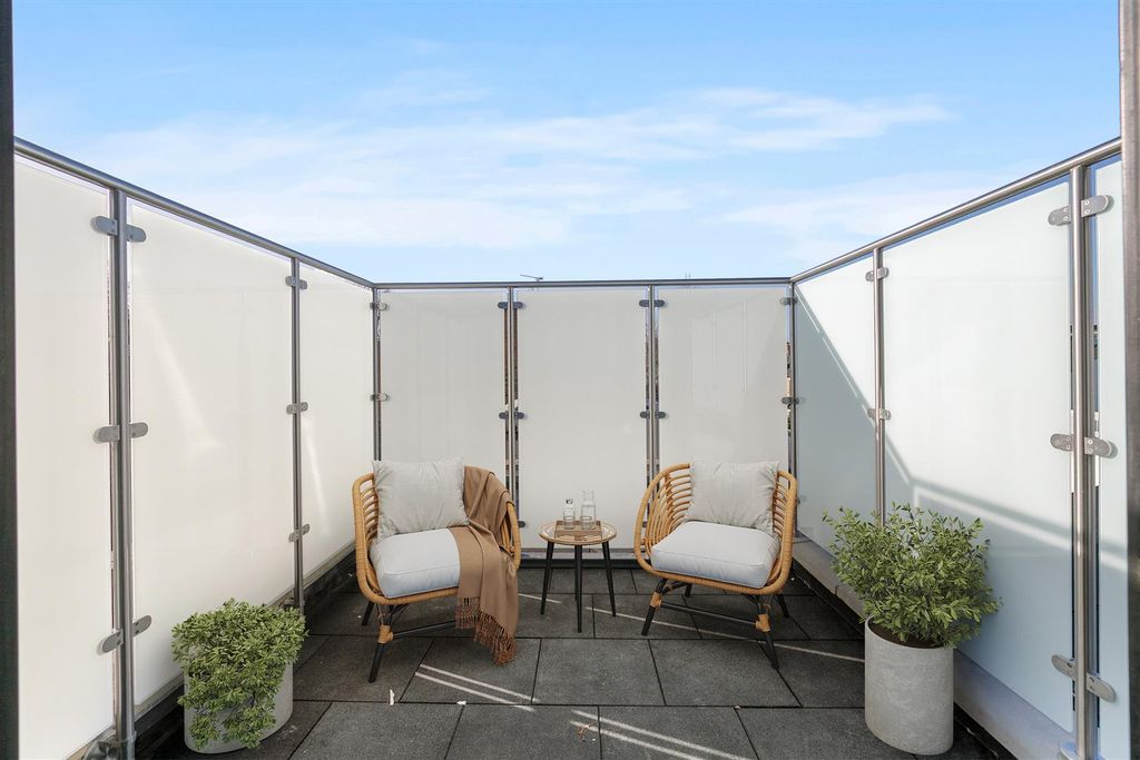 Property photo 3 of 7 Terrace