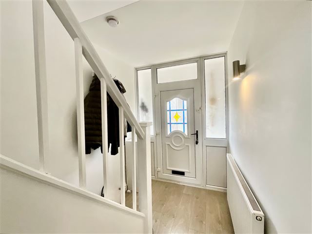 Property photo 2 of 21 Entrance Hallway