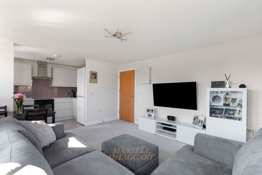 Property photo 3 of 24