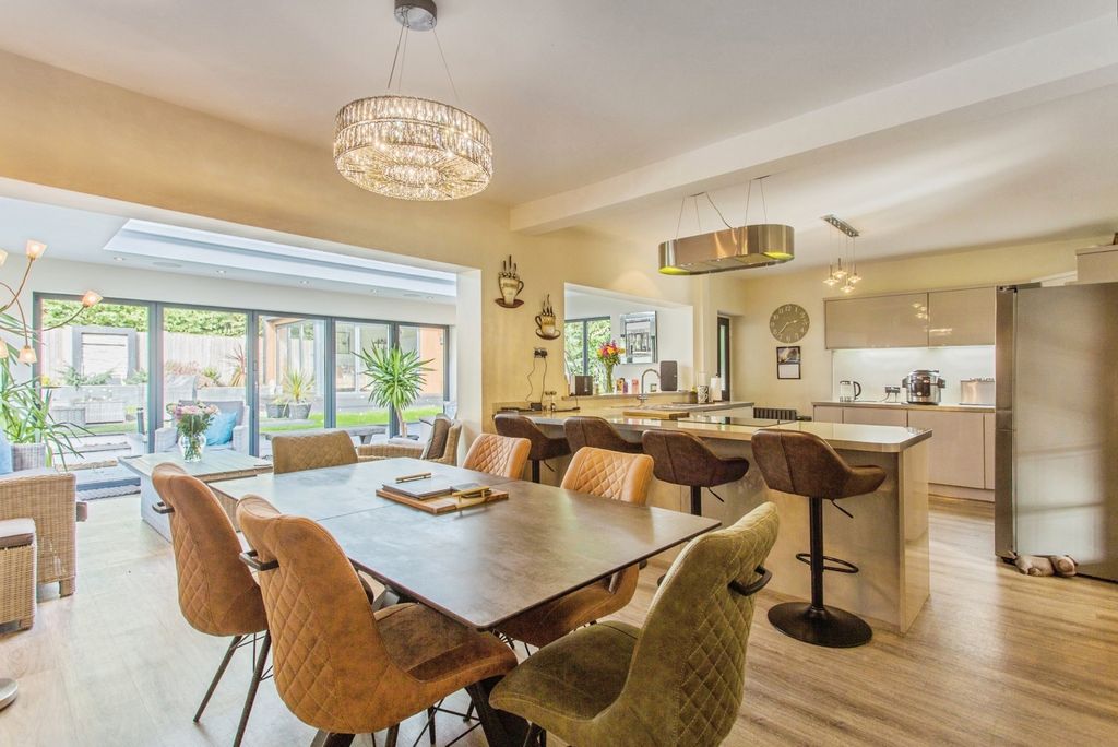 Property photo 3 of 27 Kitchen Diner
