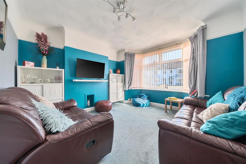 Property photo 2 of 20 Living Room