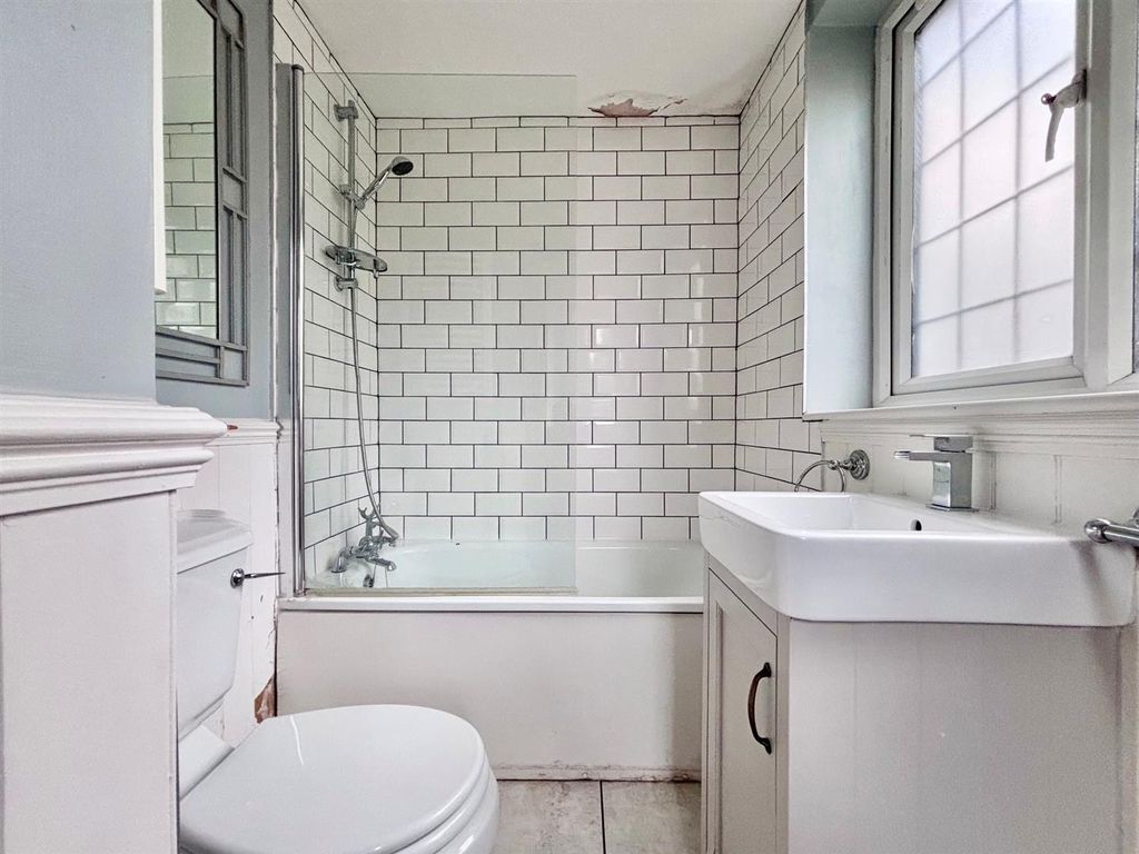 Property photo 2 of 10 Bath.Jpg