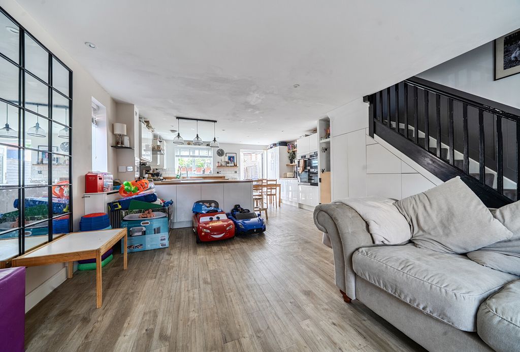 Property photo 2 of 26 1470391-11-6A1Eab...