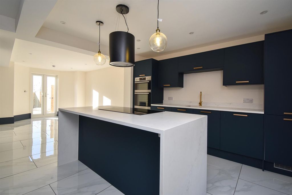 Property photo 3 of 25 Kitchen/Diner