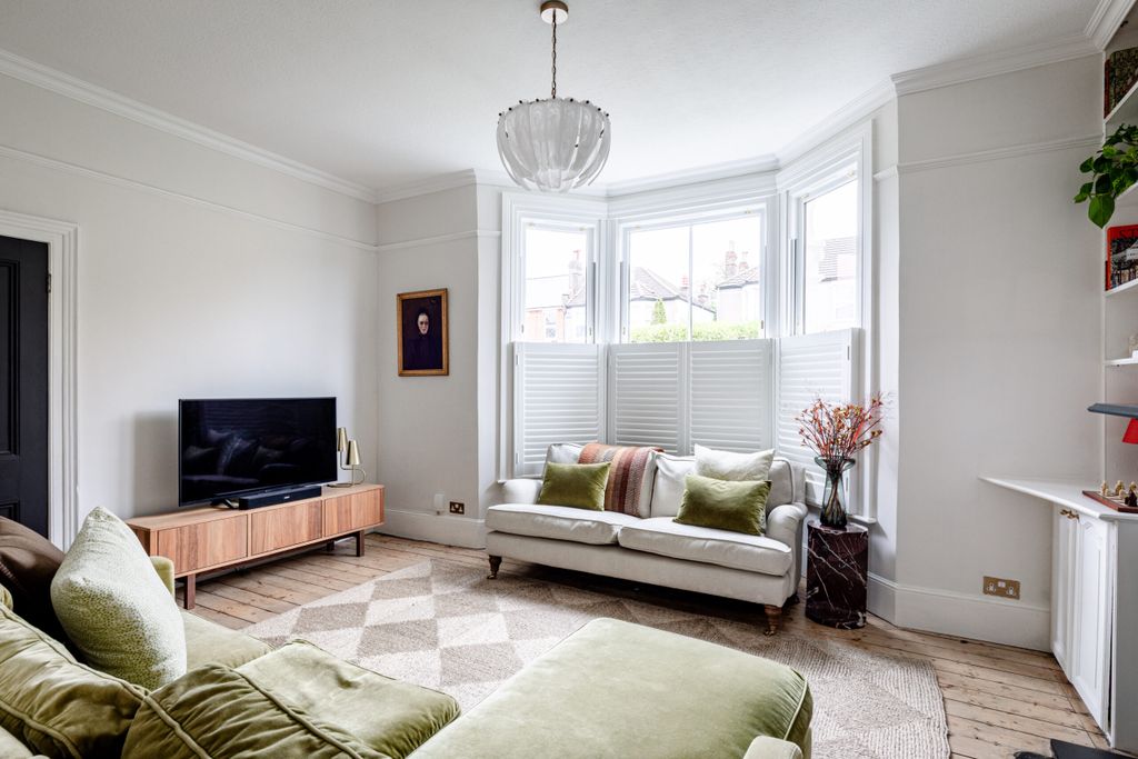 Property photo 2 of 17