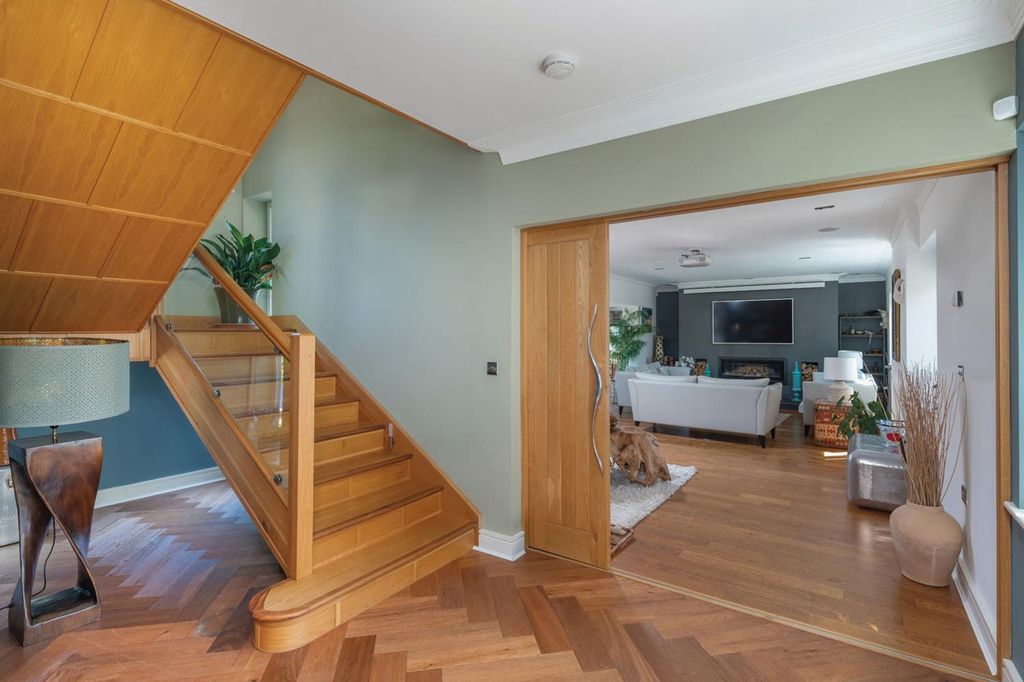 Property photo 2 of 24