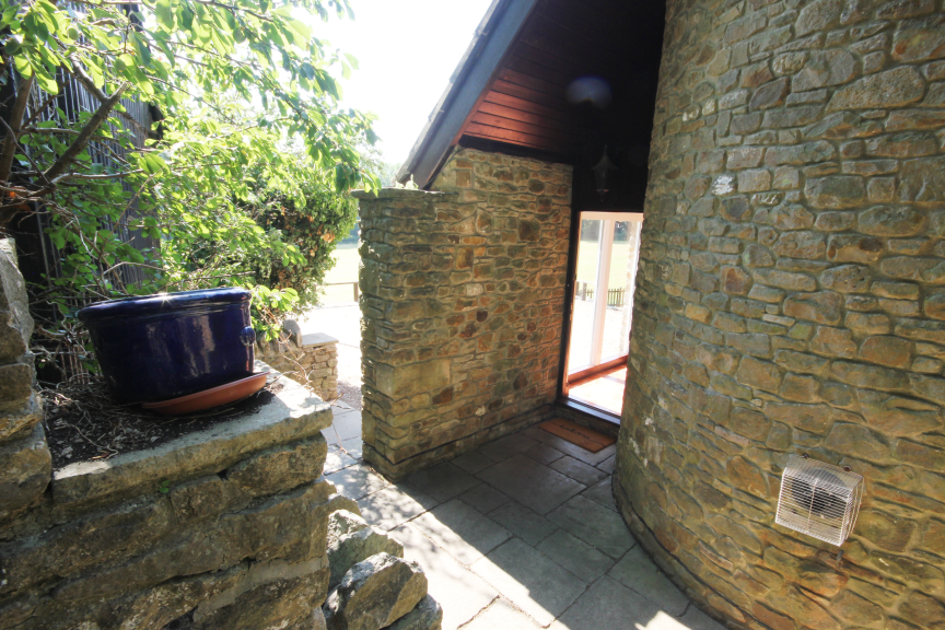 Property photo 3 of 21