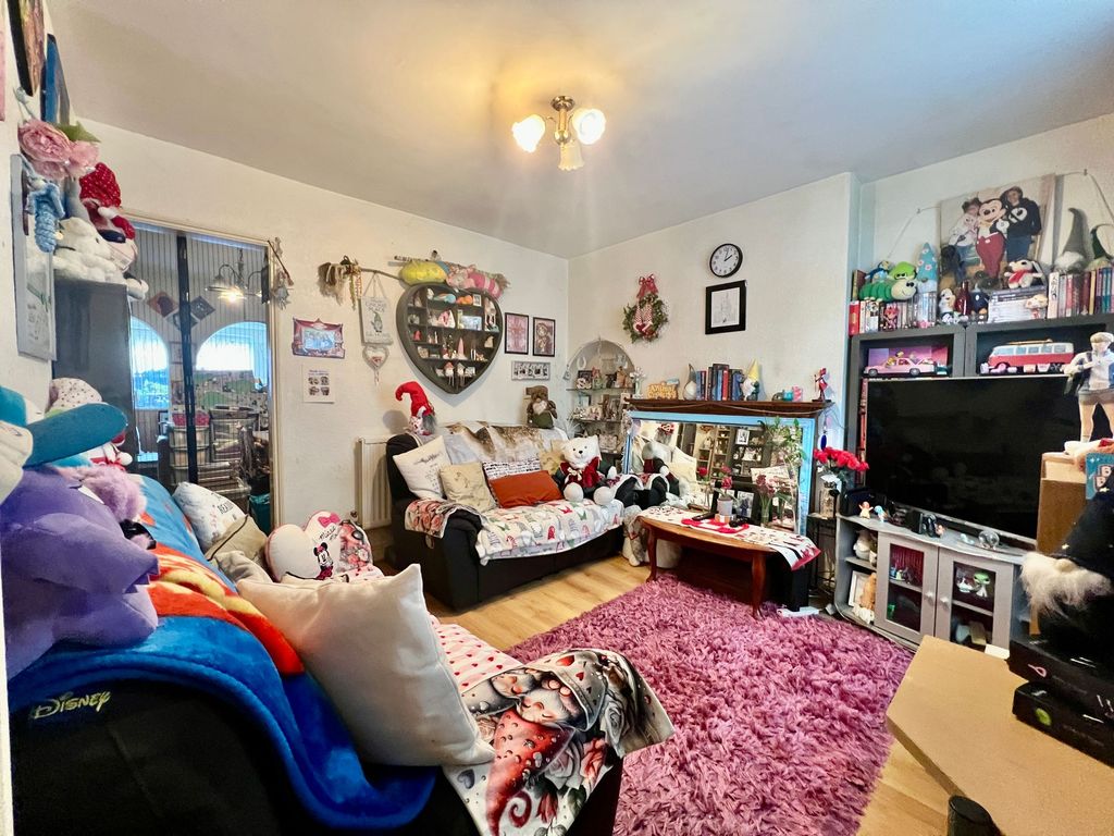 Property photo 3 of 18