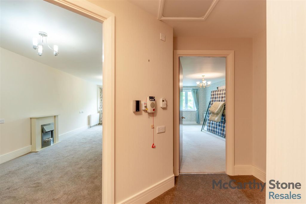 Property photo 3 of 19 8692826-Interior03.Jpg