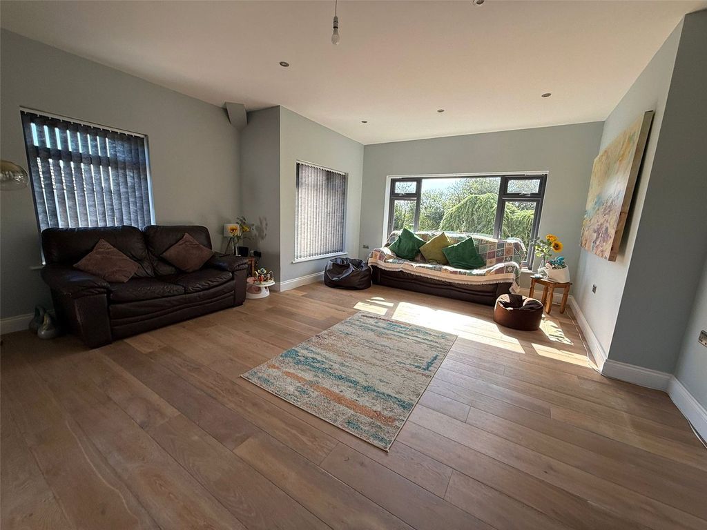 Property photo 2 of 33 Picture No. 24