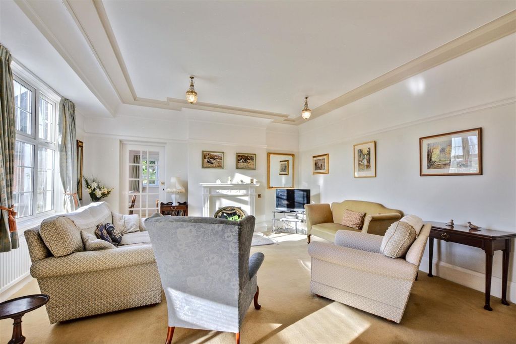 Property photo 2 of 43 Lounge/Sitting Room